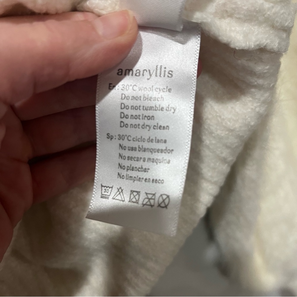 Amaryllis Cream Medium Turtleneck Balloon Long Sleeve Soft - Picture 6 of 8